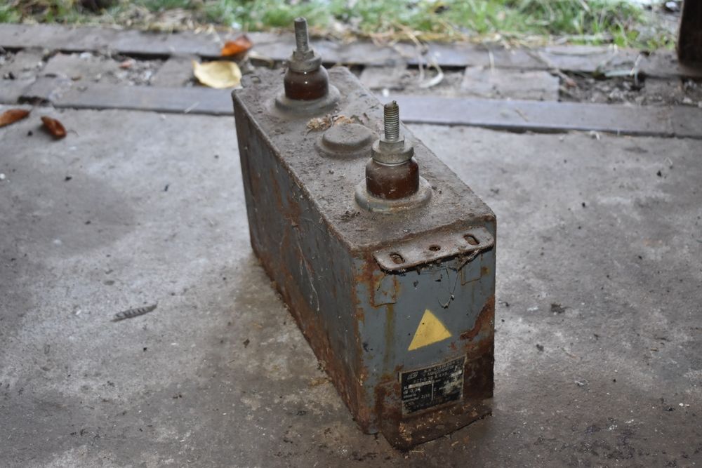 Конденсатор KN 673111, електрика