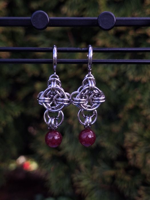 Kolczyki ze stali nierdzewnej z granatem