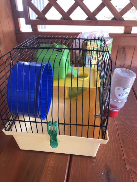 Клітка для гризунів( корм та тирса безкоштовно)