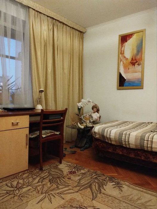 Продам трикімнатну квартиру на Скорини