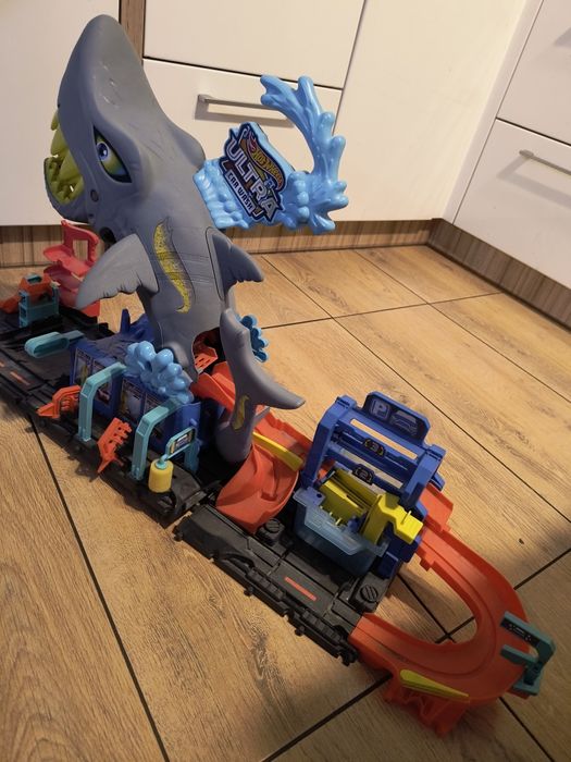 Hot Wheels myjnia rekin
