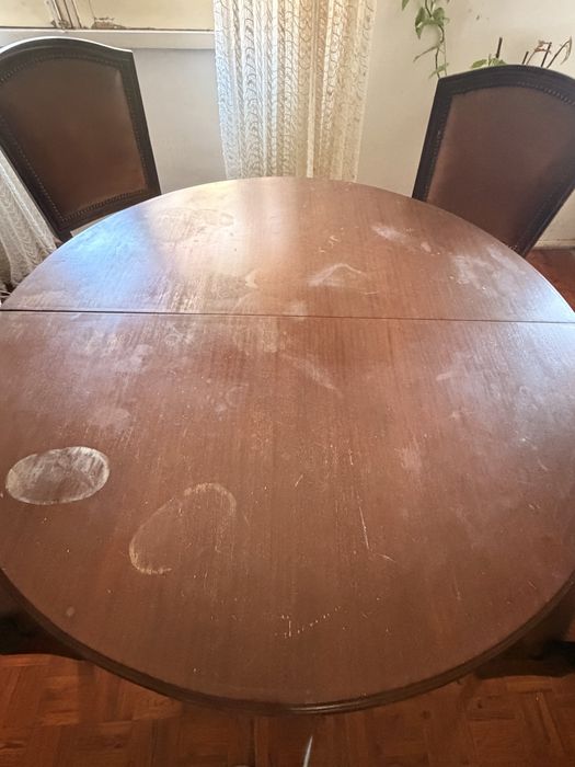 Conjunto de mesa e 4 cadeiras