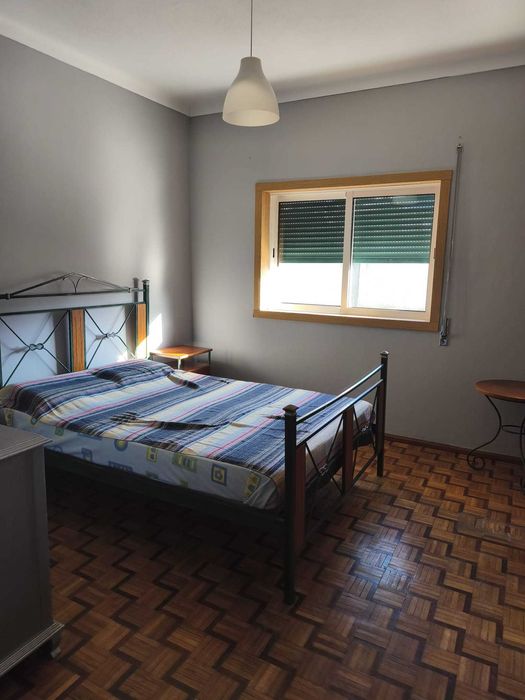 Arrenda-se 1.º andar d moradia
