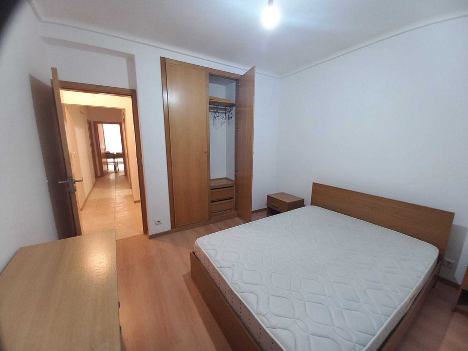 Arrenda-se apartamento c/ 3 quartos em Coimbra