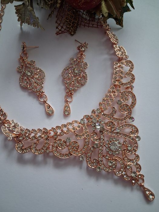 Kolia w kolorze złota z cyrkonią