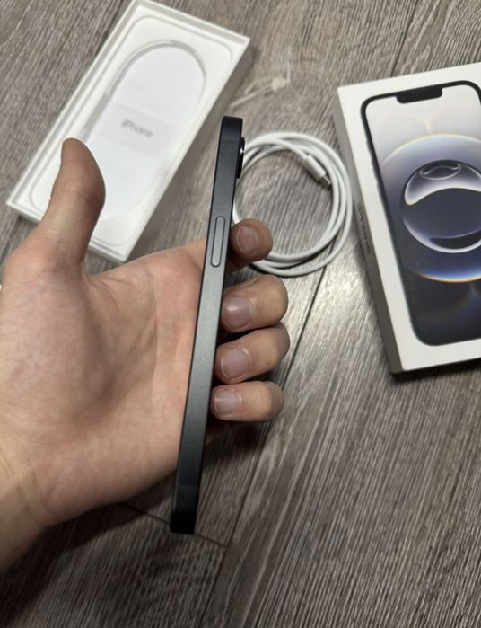 iPhone 16e 128gb новий