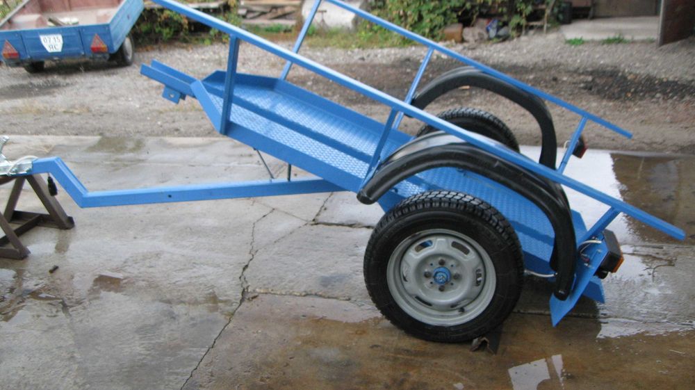 Причеп для перевозки мотоциклів, човнів.