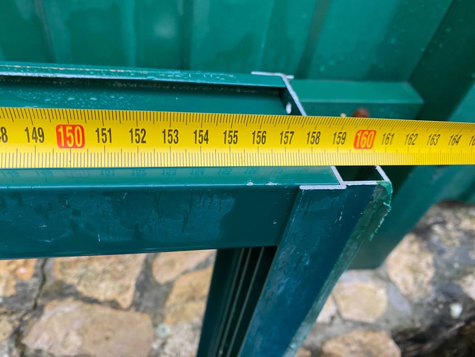 Janela em aluminio, de correr, com vidro duplo.