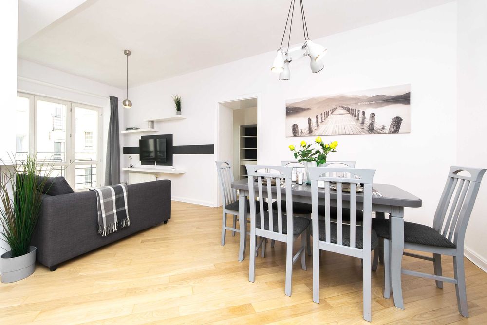 Trzypokojowe mieszkanie ul. Długa 48 / Stare Miasto / ENG Below