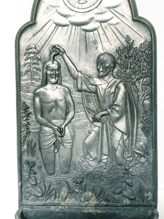 Antiga pia de Água Benta em estanho - São João Baptista e Jesus