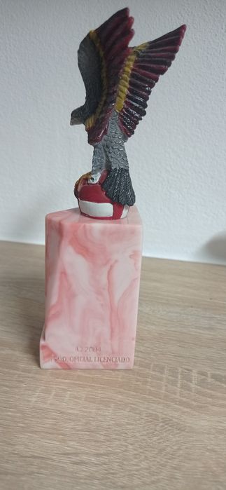 Estatueta com águia do SLB