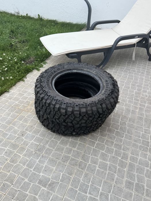 Pneus 195/80 R15 TT