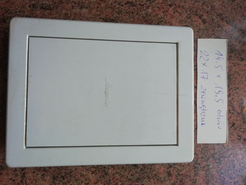 metalowe drzwiczki rewizyjne,