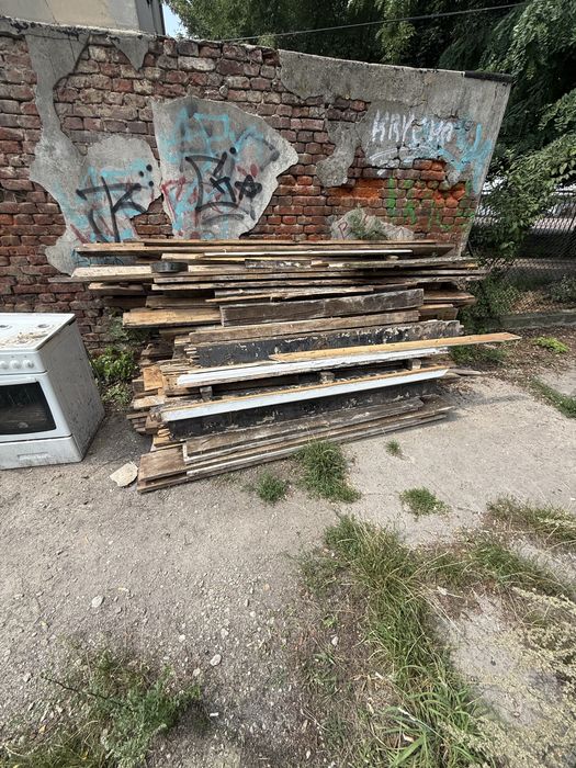 Deski drewniane.