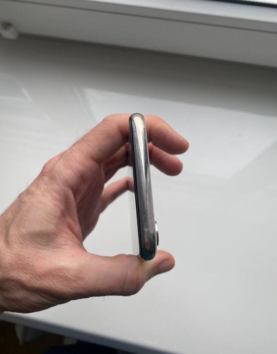 Продам Айфон 10 64 ГБ