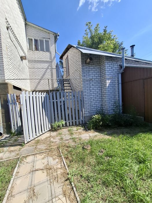 Гарний будинок в селі Кожухівка