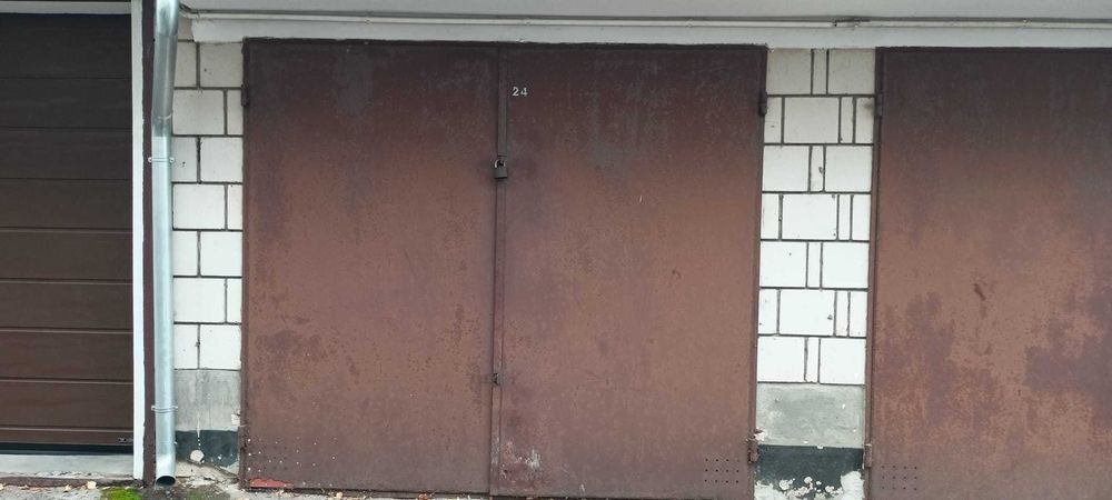 Garaż na osiedlu Falka