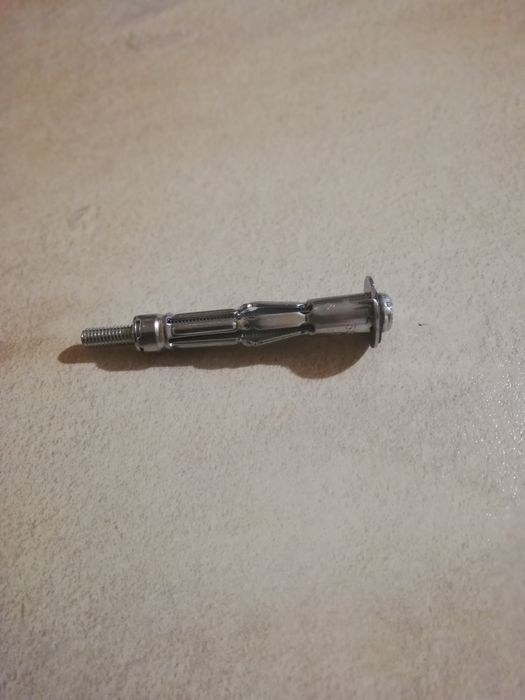 Kołki rozporowe metalowe