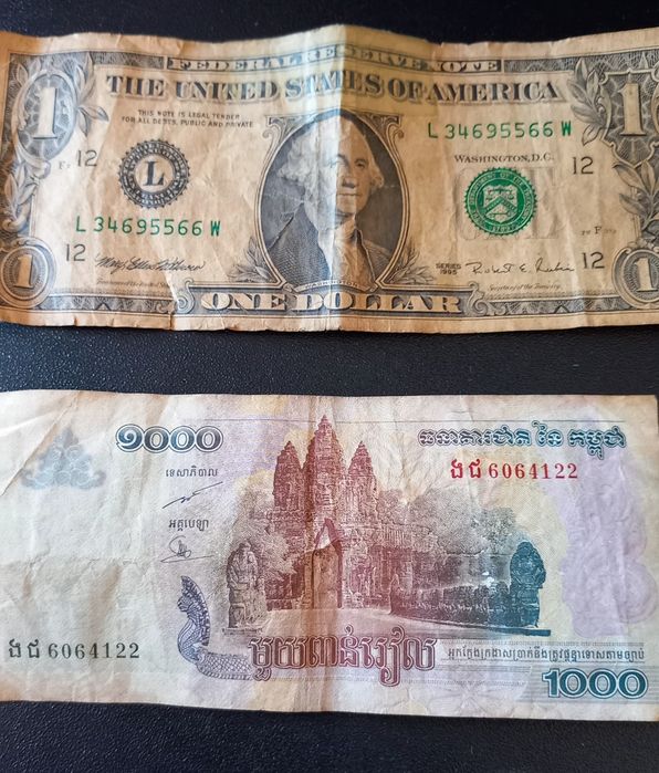 Nota do Cambodja [2007] + 1 dólar EUA