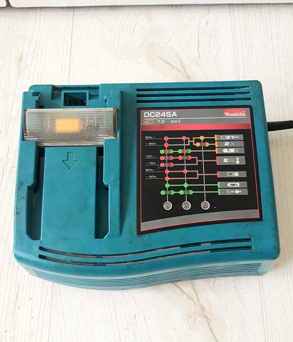 Ładowarka Makita DC24SA