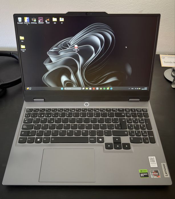 Portátil Lenovo 15,6" Ryzen 7 7435HS 24GB 512GB RTX 4050 FHD 144Hz Luna Grey