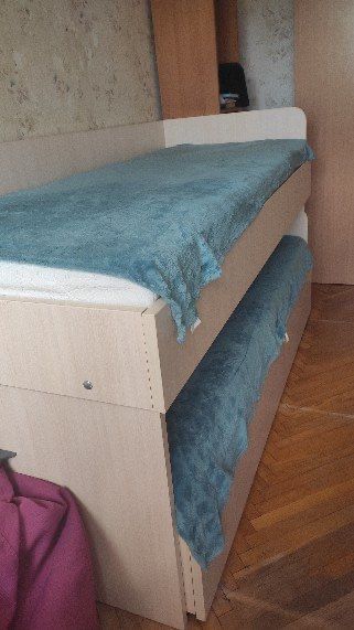 Двоярусне ліжко.