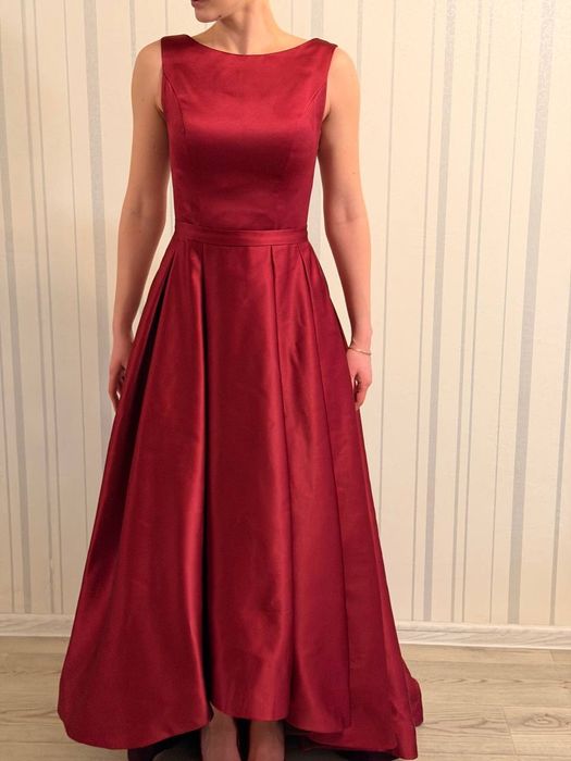 Вишукана вечірня сукня на випускне свято
