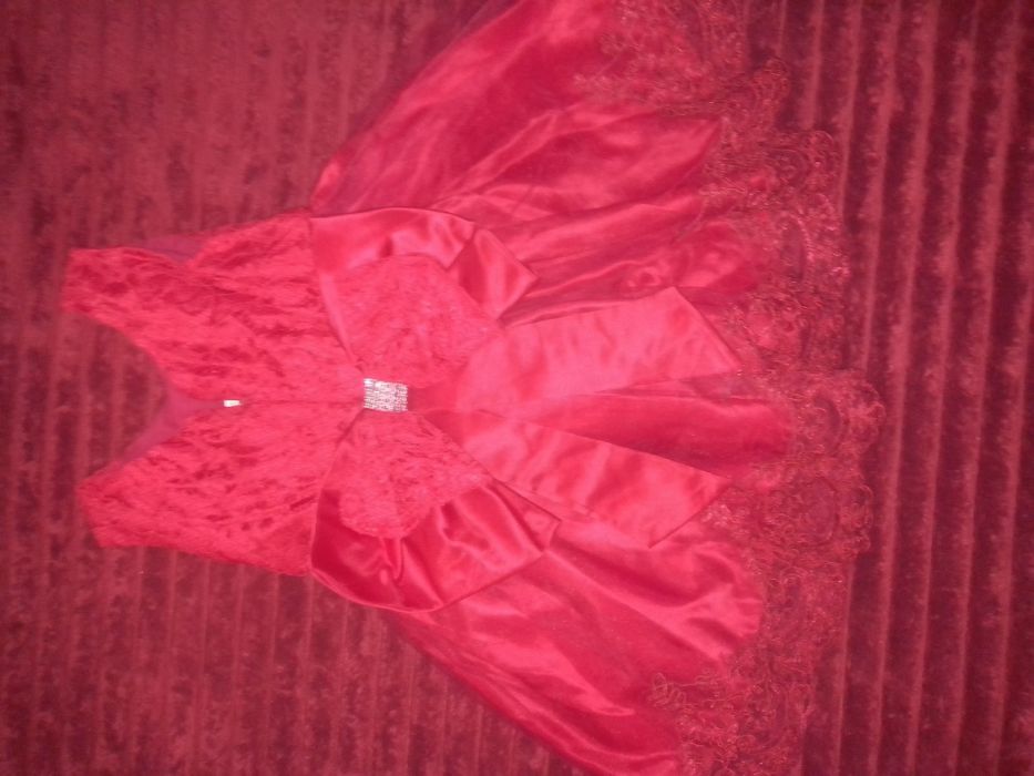 Нарядні сукні для маленької принцеси