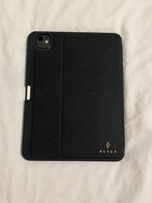 czarny case na ipad pro 11 2025 burga