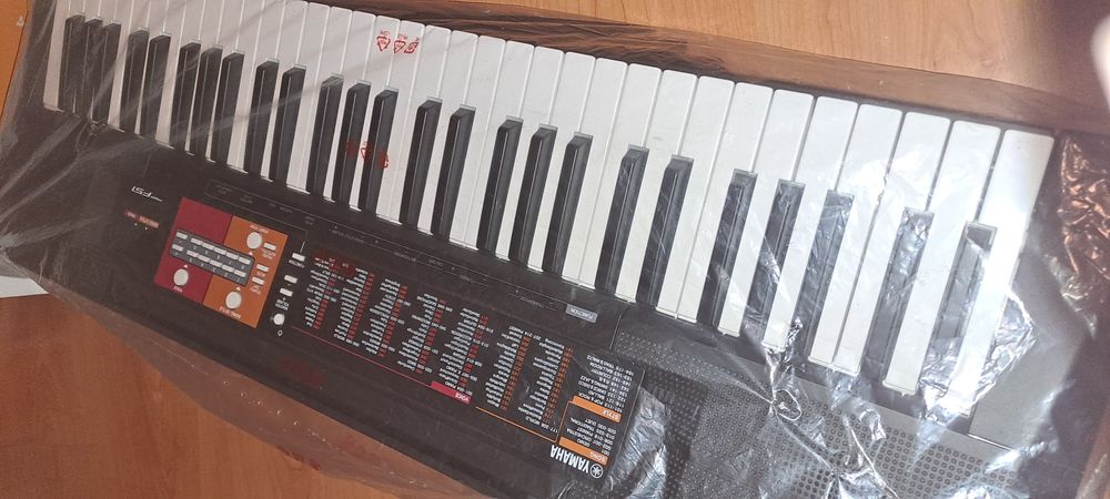 Piano teclado sem pé