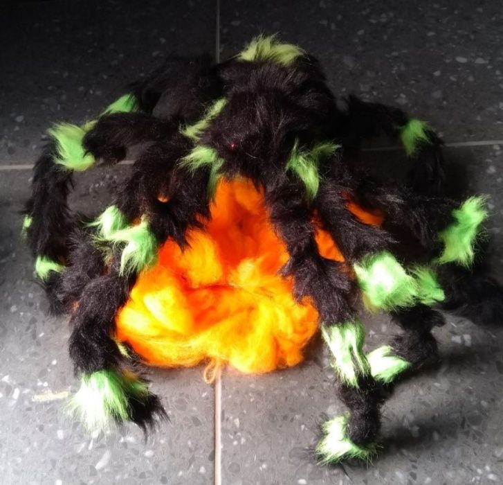 Giant Spider + Spider Web - Glow in the Dark (Phosphorescent)64409379490561122