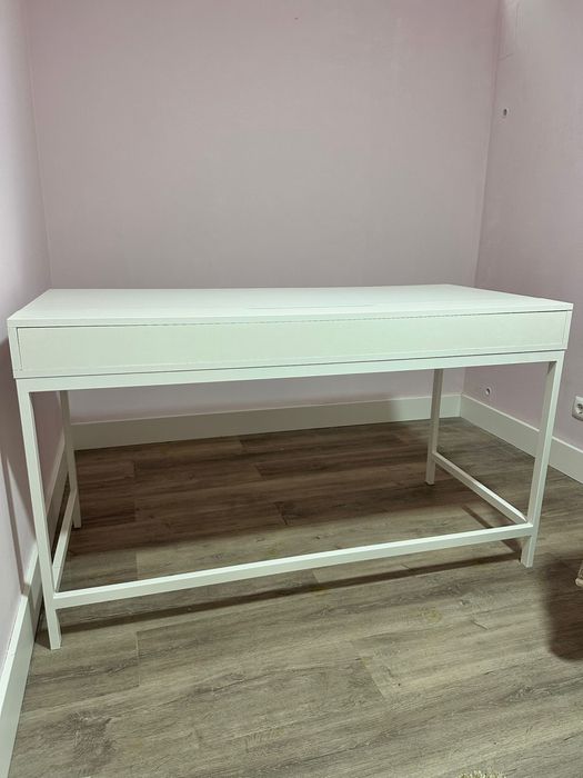Secretária/Mesa de Escritório Branca com Gavetas