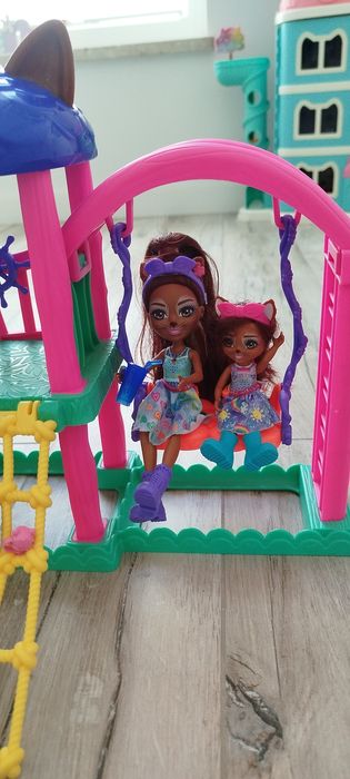 Zestaw Enchantimals plac zabaw +dodatkowe lalki i zwierzątka