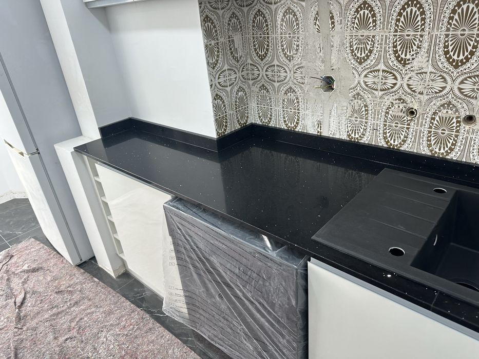 Marmore preto com brilhantes