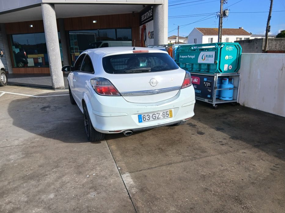 Opel astra gtc comercial