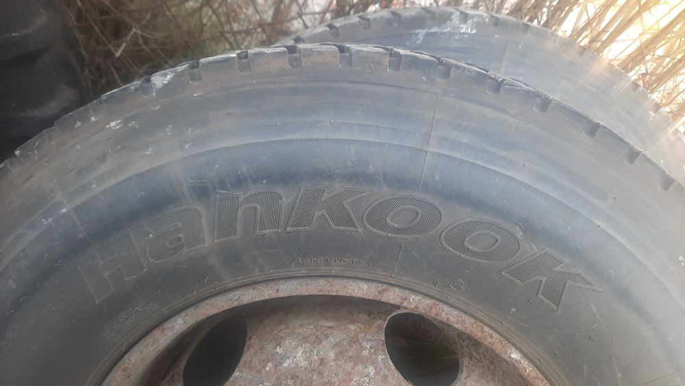 Продам шини 9.5 17.5 225 75 15