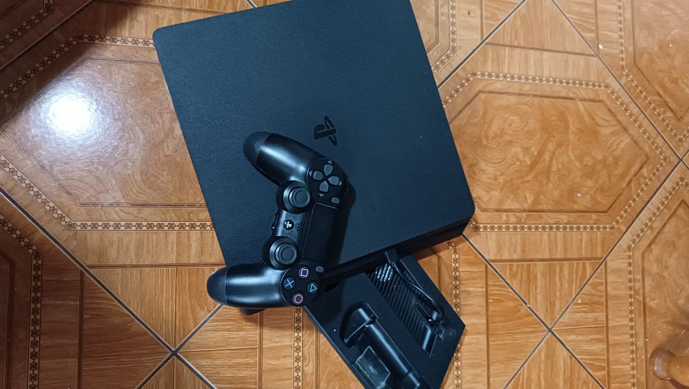 Play Station 4 slim 500 GB