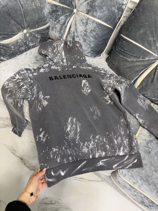 Серое худи Balenciaga
