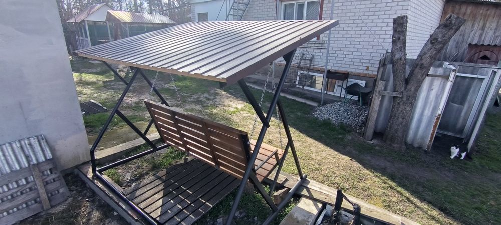 Качеля металева з накриттям