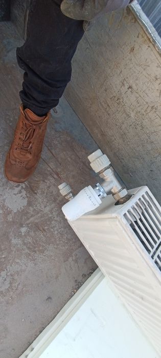 Sprzedam grzejniki niskie 160x30, 200x30