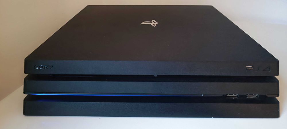 PlayStation 4 Pro 1tb + Acessórios e manutenção feita