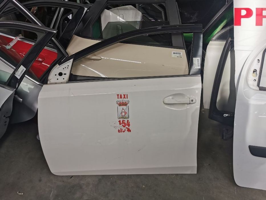 Porta Frente Esquerda Toyota Auris do ano 2013