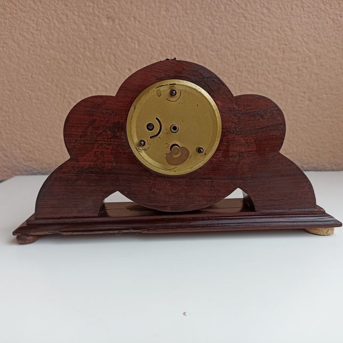 Relógio de mesa Art Deco com aplicações