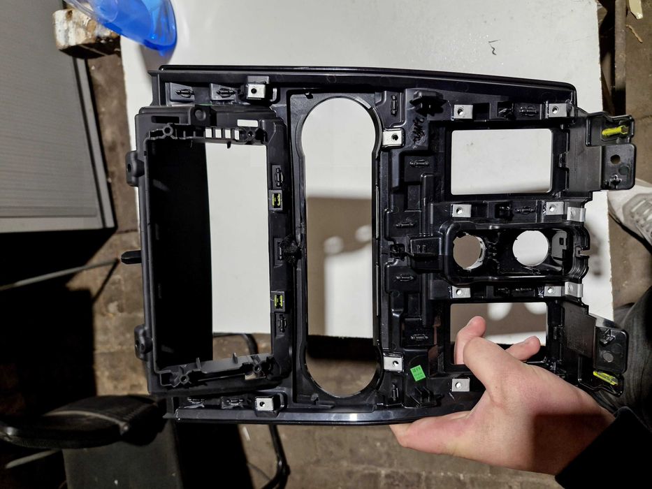 Panel środkowy RangeRover Sport czarny połysk N9X2-045A66-A