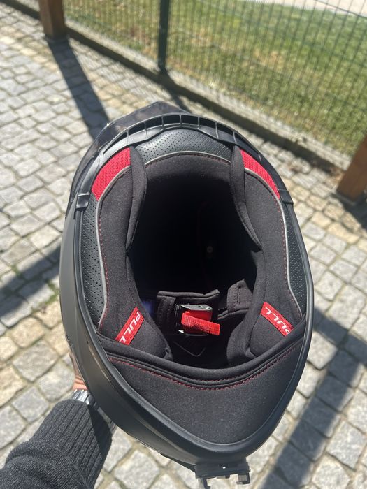 Capacete KYT cinzento