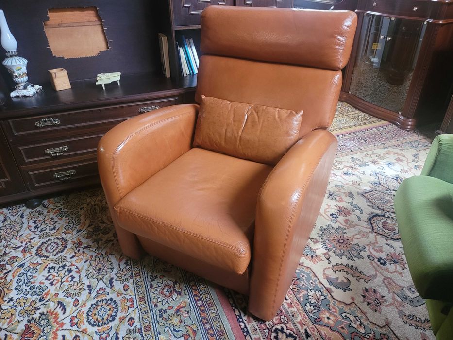 Sofá individual em pele - Bom estado geral