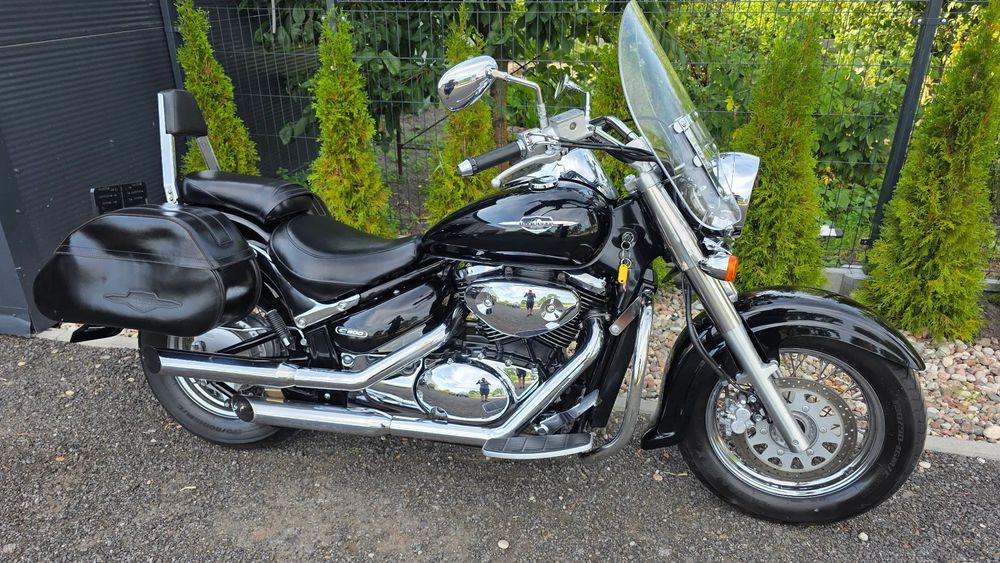 Suzuki Intruder Suzuki VL 800 Volusia piękna czarna ubrana Choppers