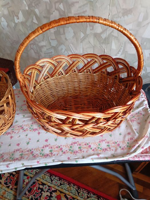 Продам плетенную корзину