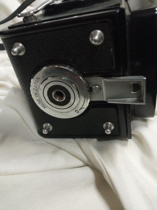 Máquina fotográfica Yashica Mat.A funcionar, relíquia.