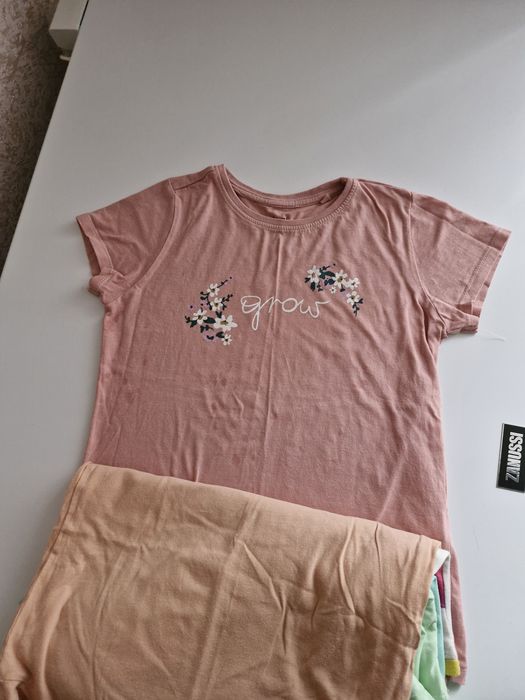 Набір фудболок  для дівчинки.